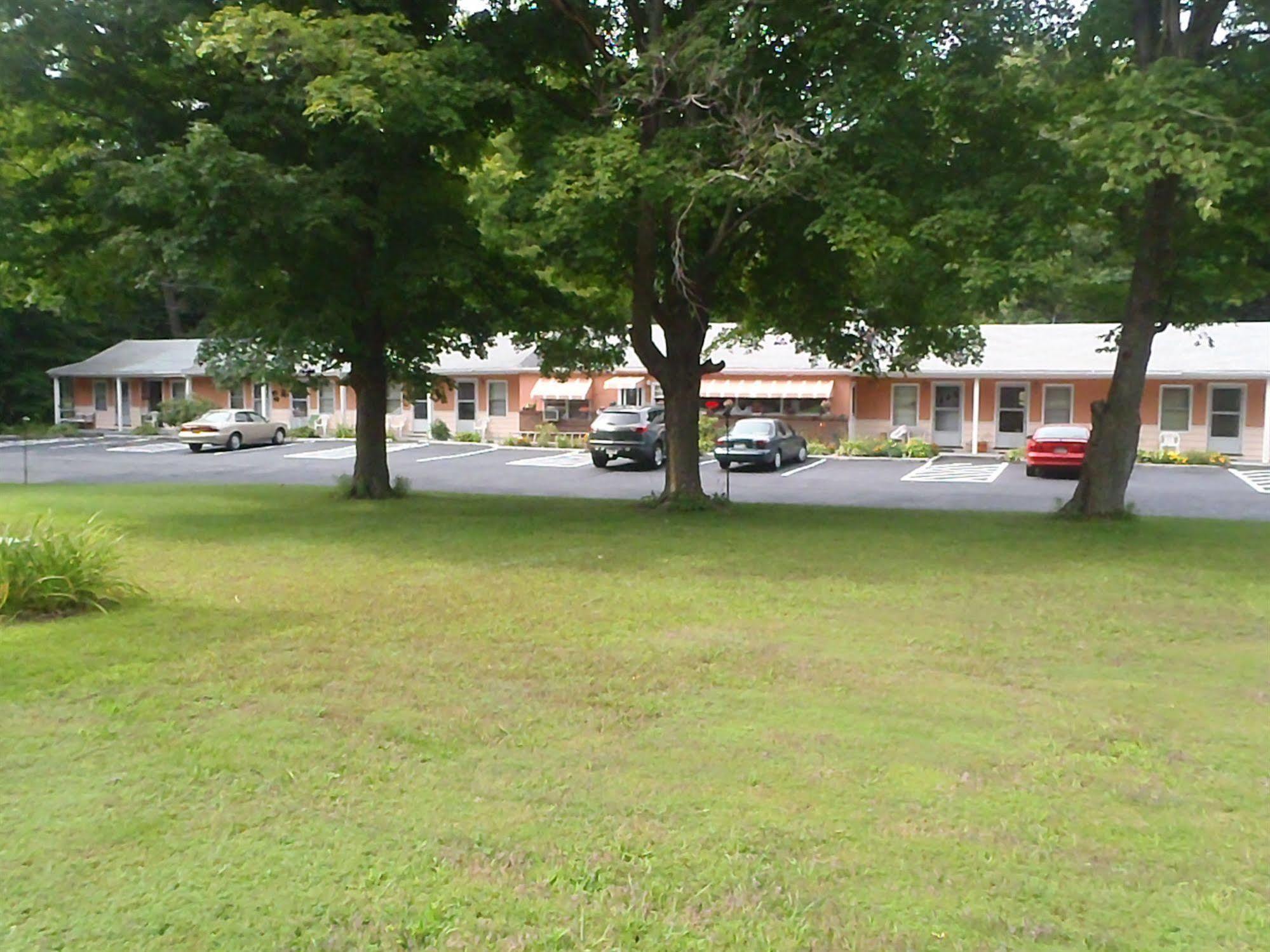 Heart Of The Berkshires Motel Pittsfield Exterior photo
