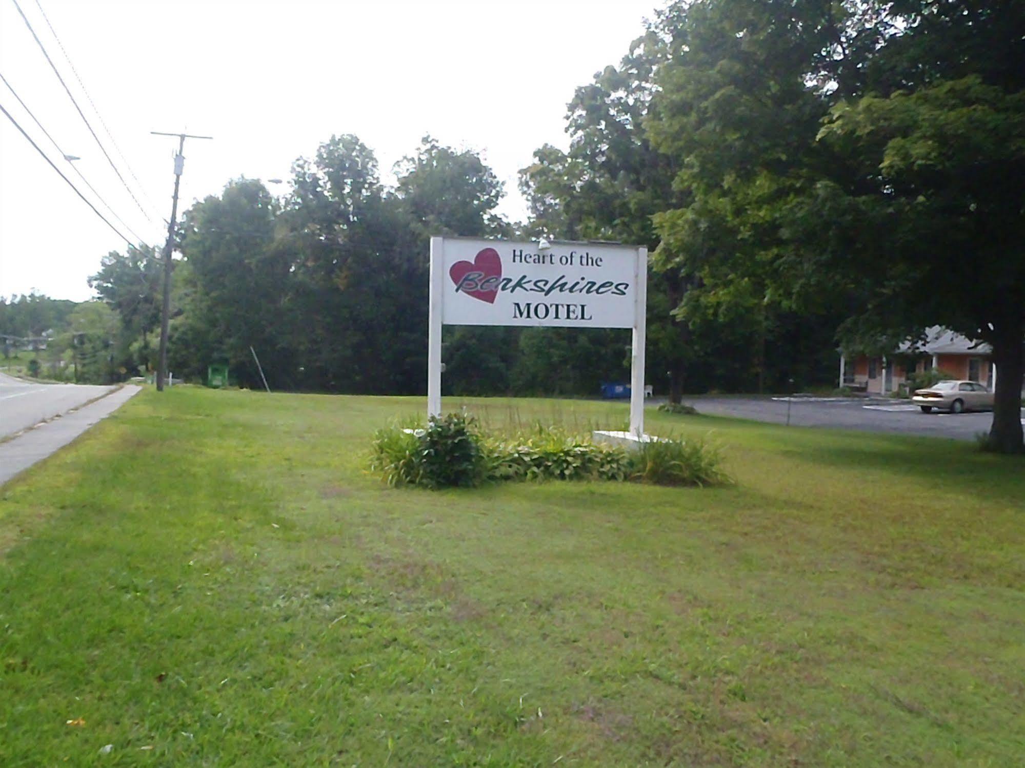 Heart Of The Berkshires Motel Pittsfield Exterior photo