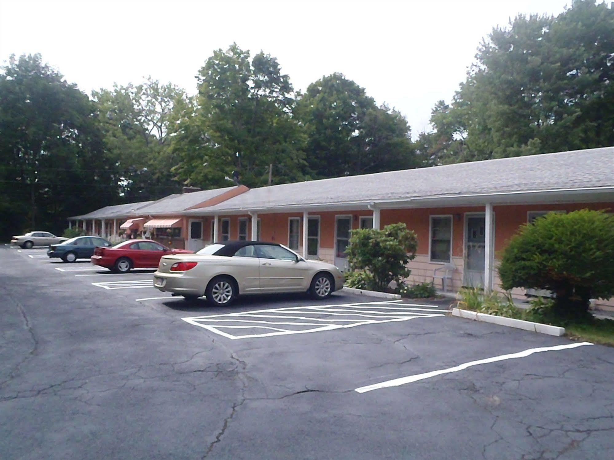Heart Of The Berkshires Motel Pittsfield Exterior photo